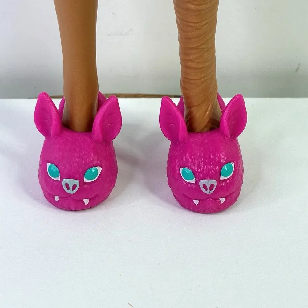 Draculaura Creepover Party Pink Bat Slippers Monster High Doll G3